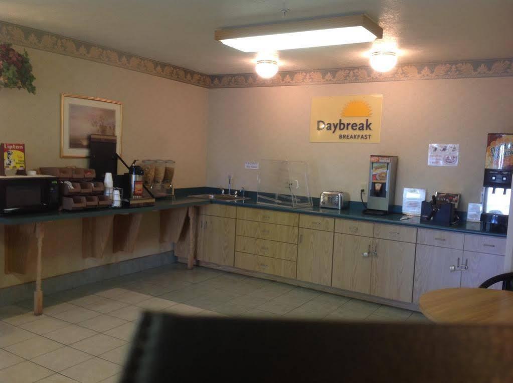 Days Inn By Wyndham Springville Exterior foto