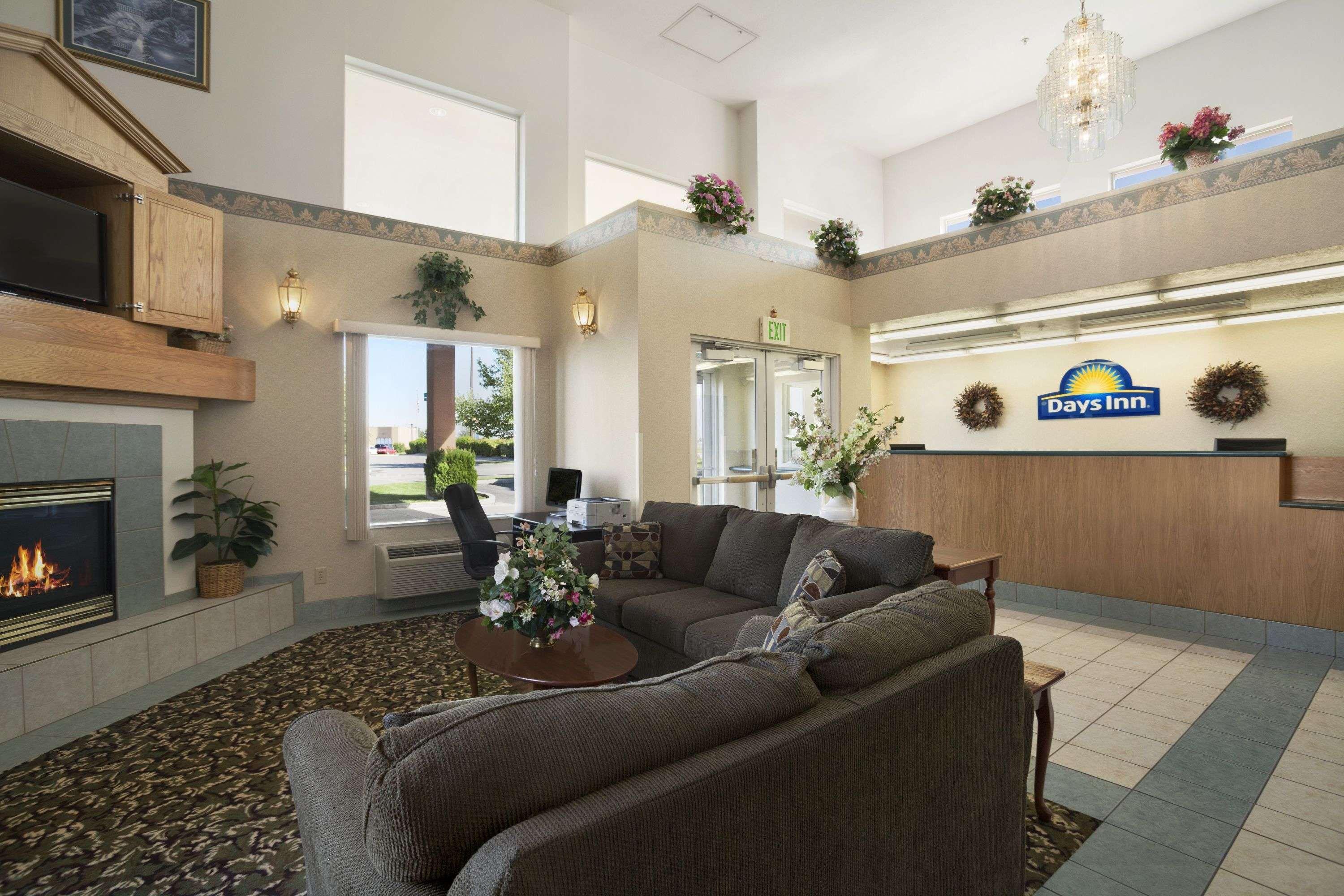 Days Inn By Wyndham Springville Exterior foto